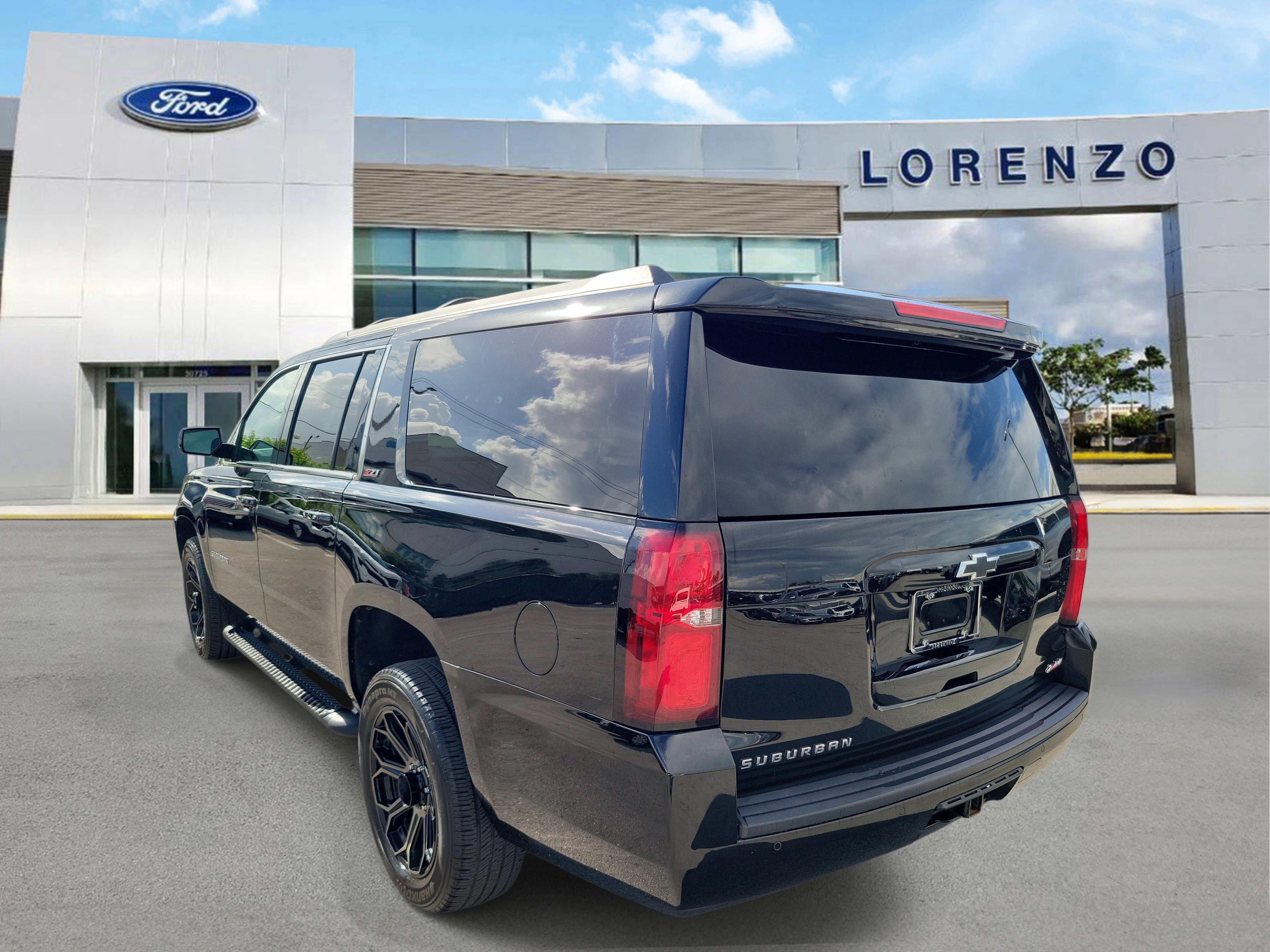 Used 2020 Chevrolet Suburban LT AWD/4WD image 7