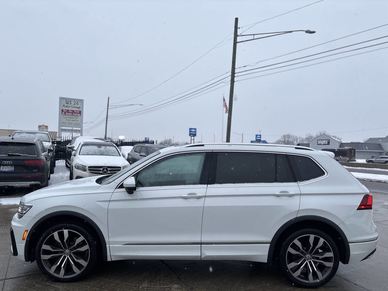 Used 2020 Volkswagen Tiguan SEL Premium R-Line w/ 3rd Row Seat Package AWD/4WD image 4