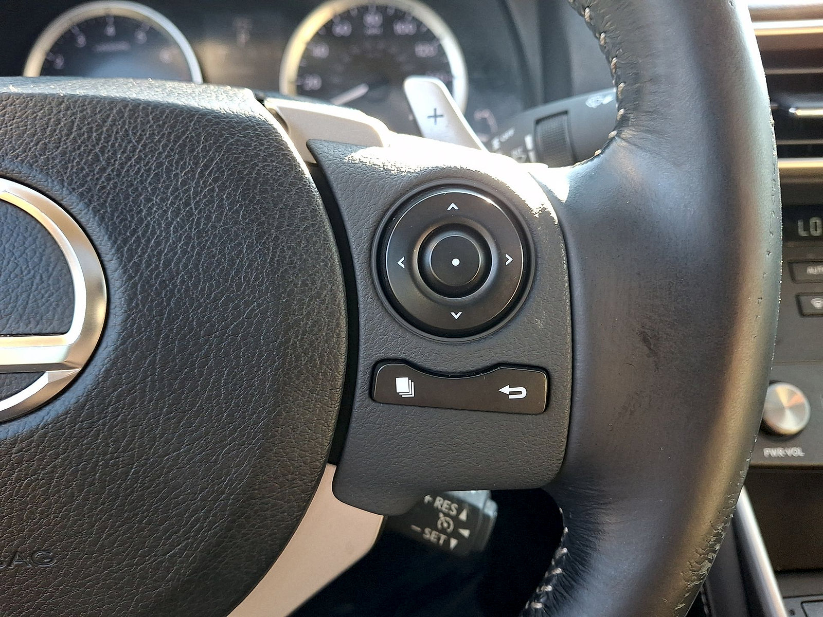 Used 2016 Lexus IS 300 AWD image 18