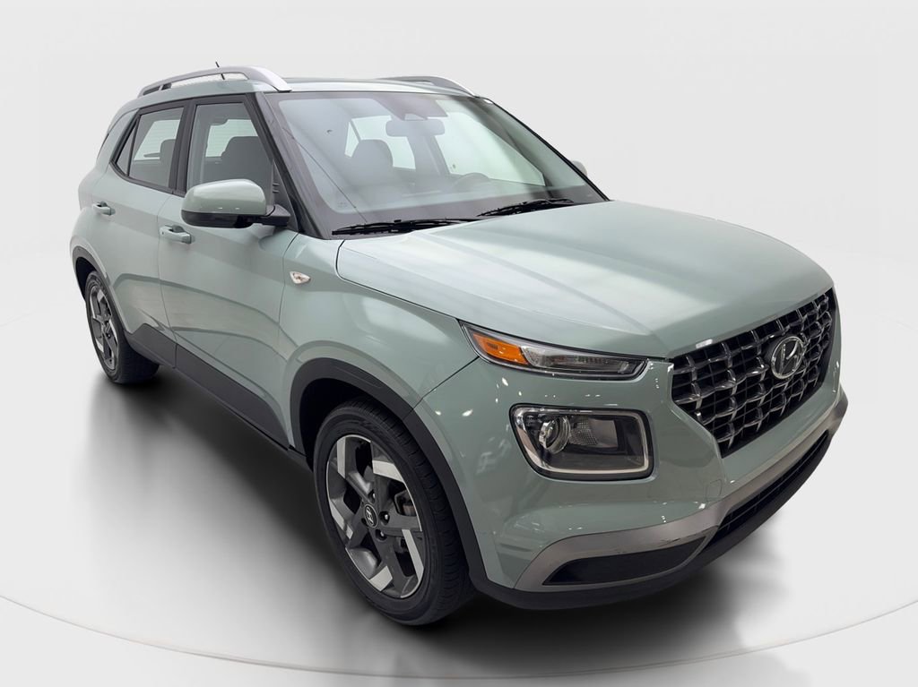 Used 2025 Hyundai Venue SEL image 4