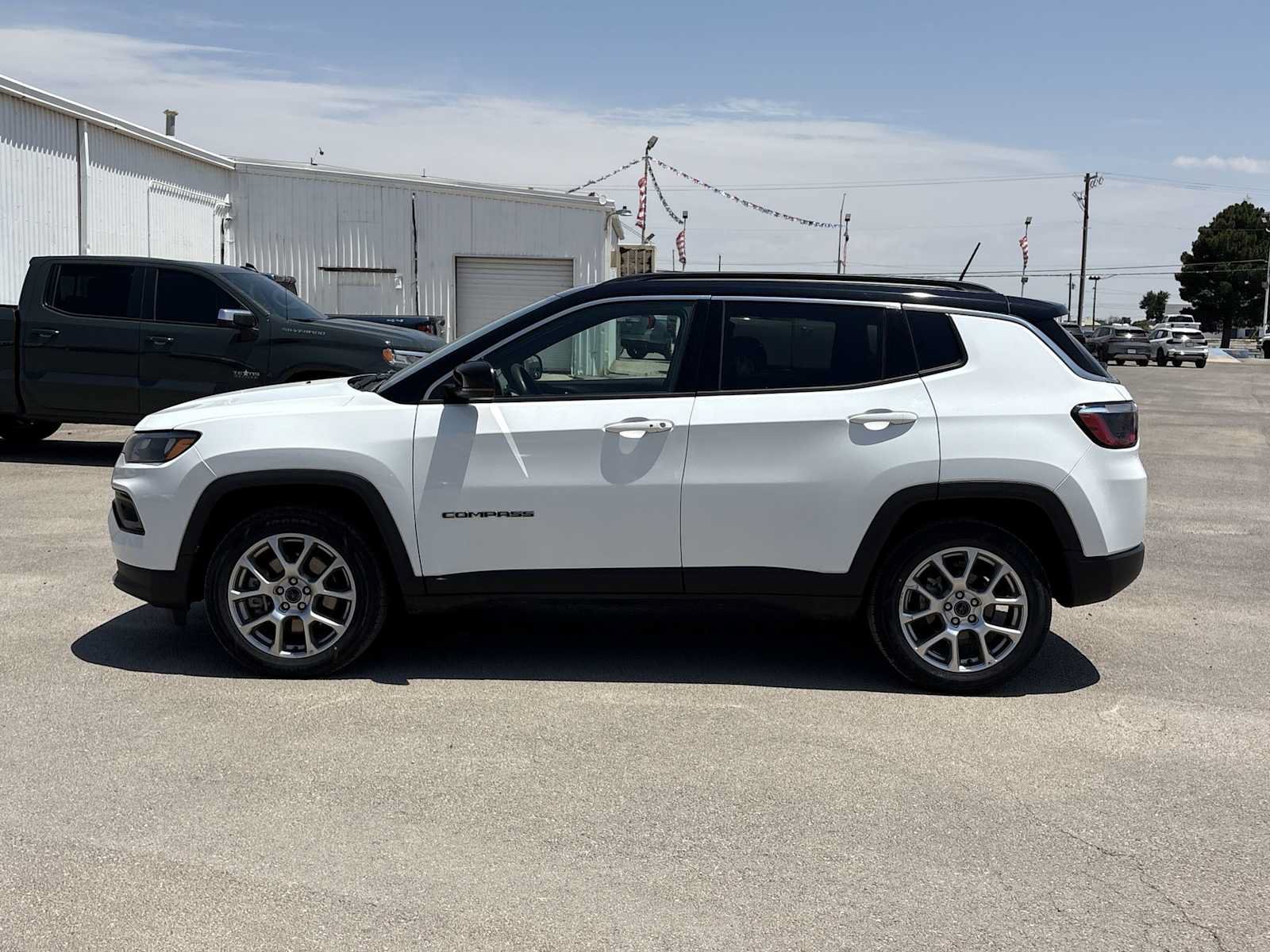 Used 2025 Jeep Compass Limited AWD/4WD image 5
