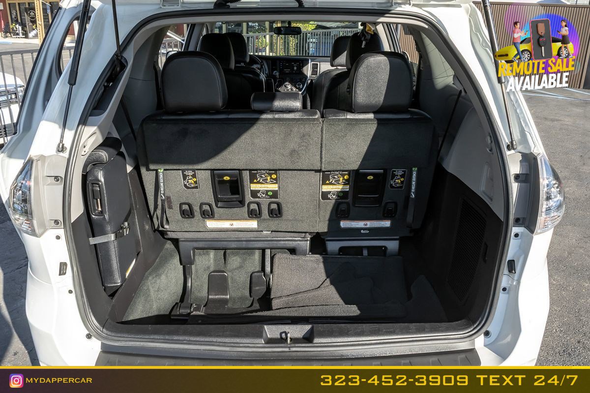 Used 2017 Toyota Sienna SE FWD image 17