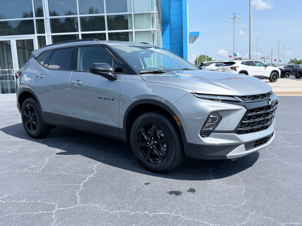 New 2026 Chevrolet Blazer LT w/ Midnight/Sport Edition FWD image 2