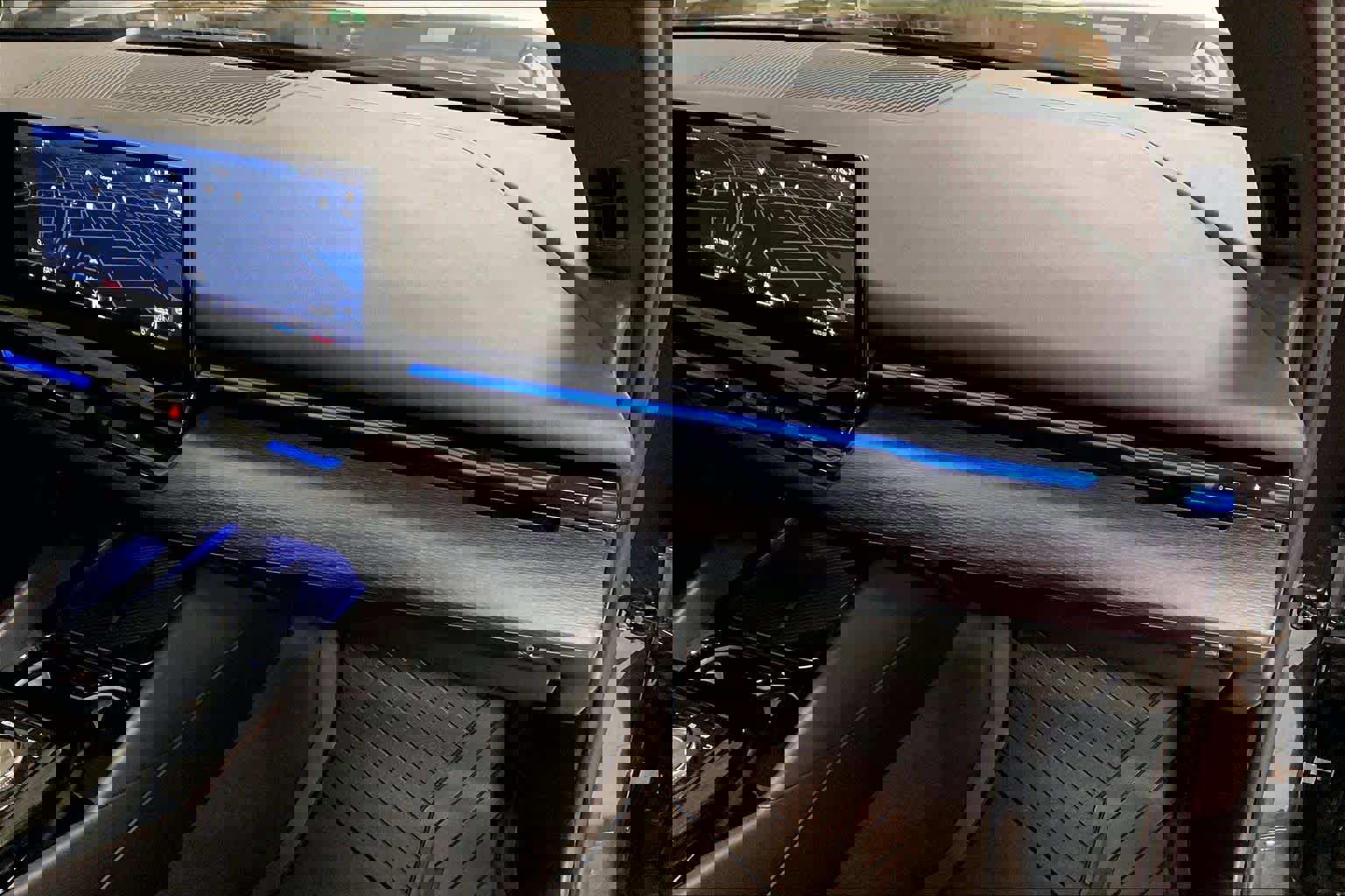 Certified 2025 BMW 530i image 17