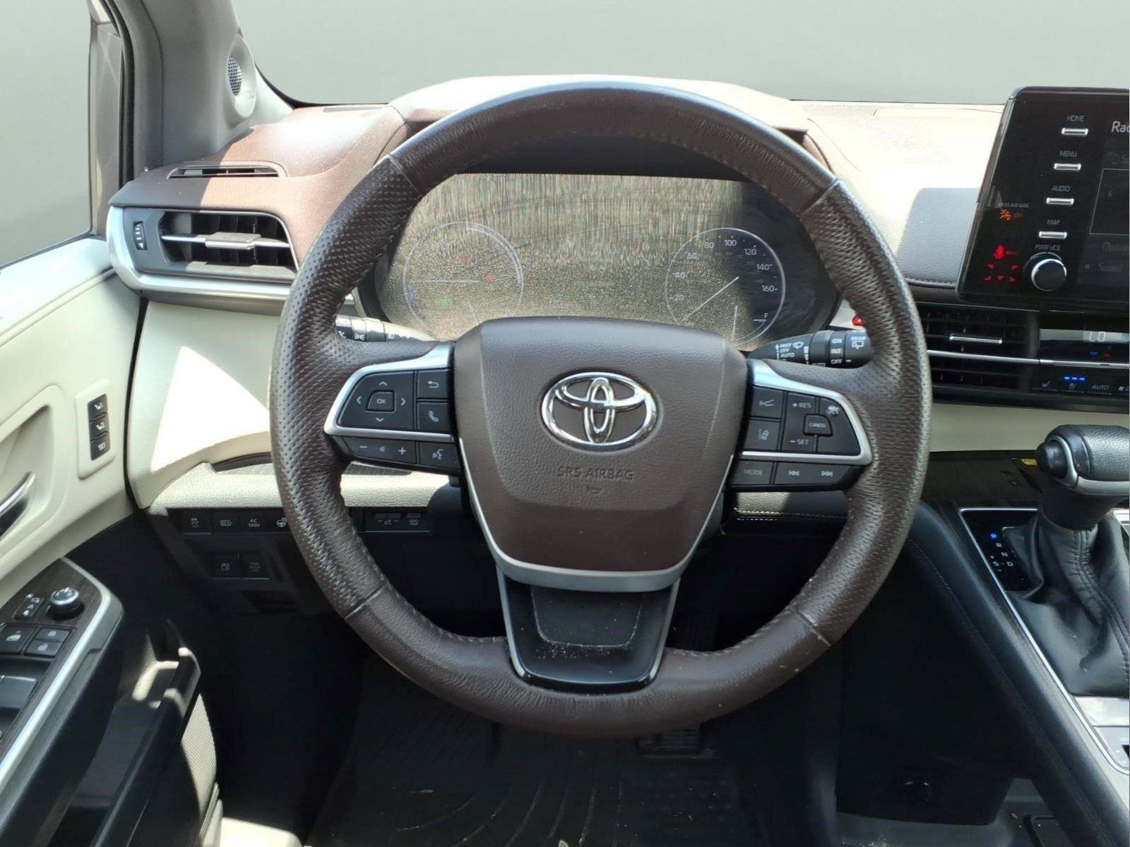 Used 2022 Toyota Sienna Platinum FWD image 10