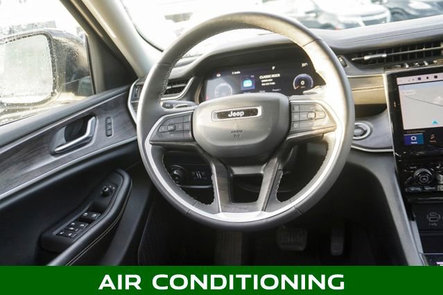 Used 2023 Jeep Grand Cherokee Limited w/ Luxury Tech Group II image 12