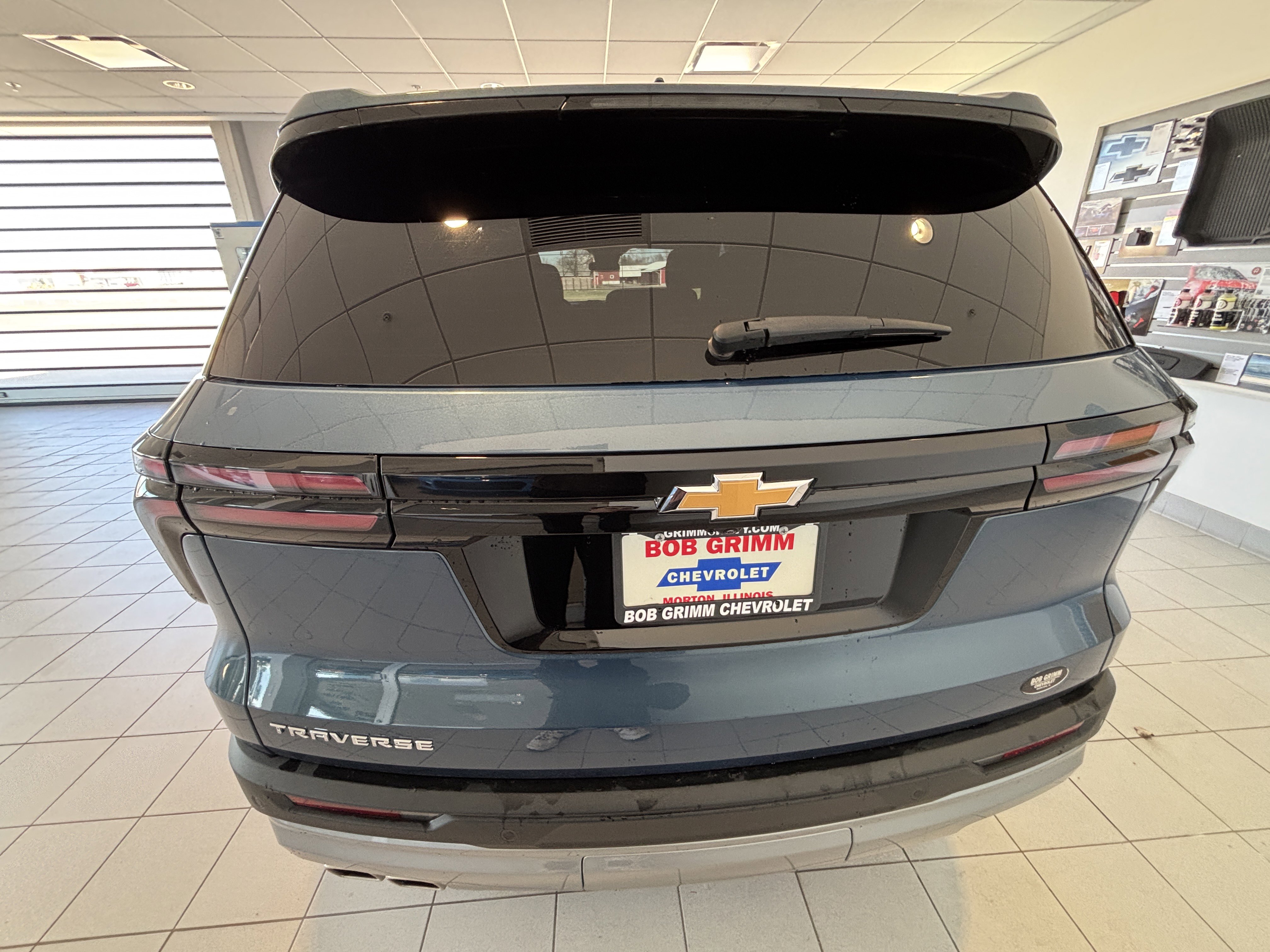 Used 2025 Chevrolet Traverse LT w/ Sun and Wheel Package image 4
