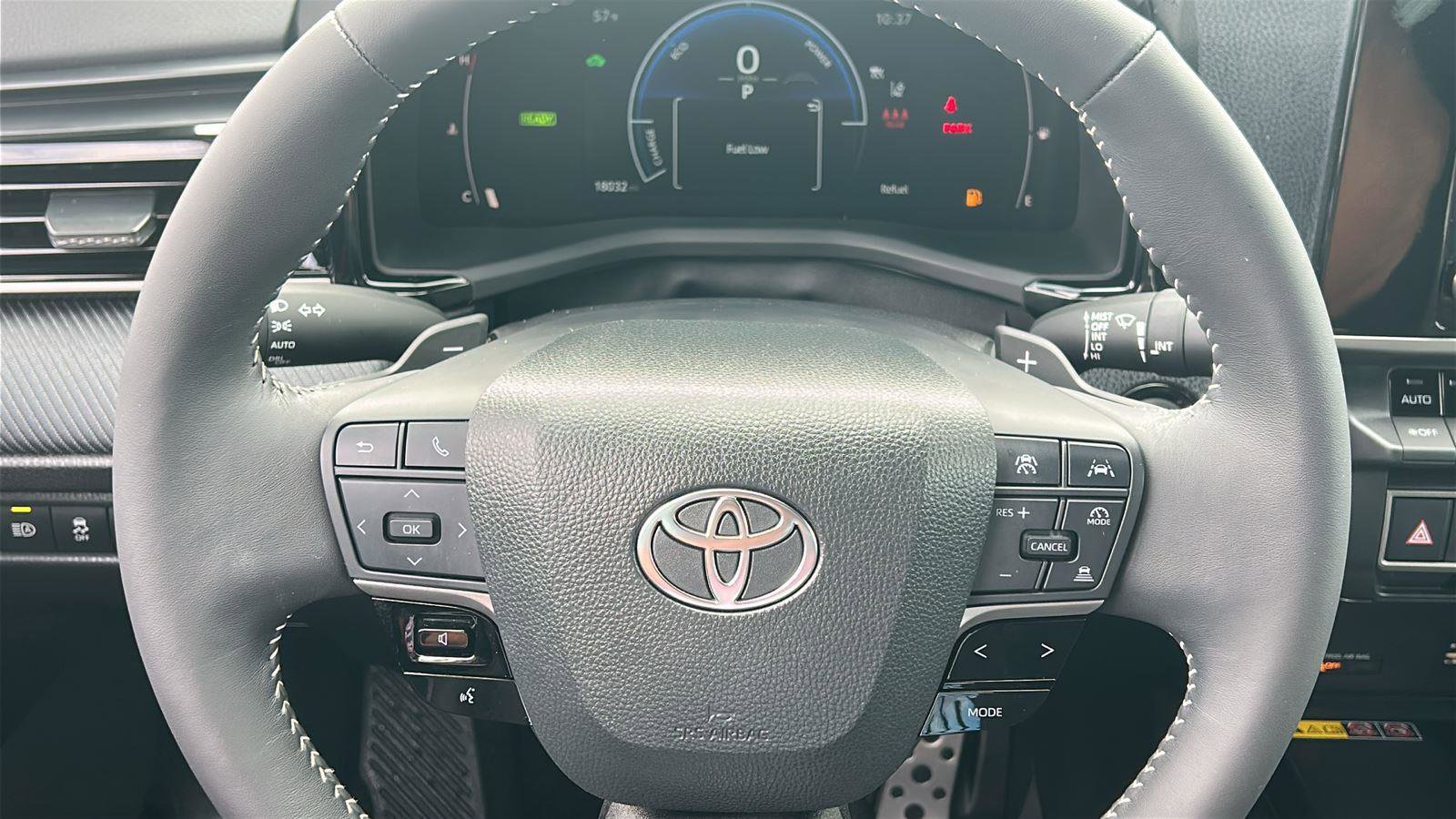 Used 2025 Toyota Camry SE w/ Convenience Package image 18