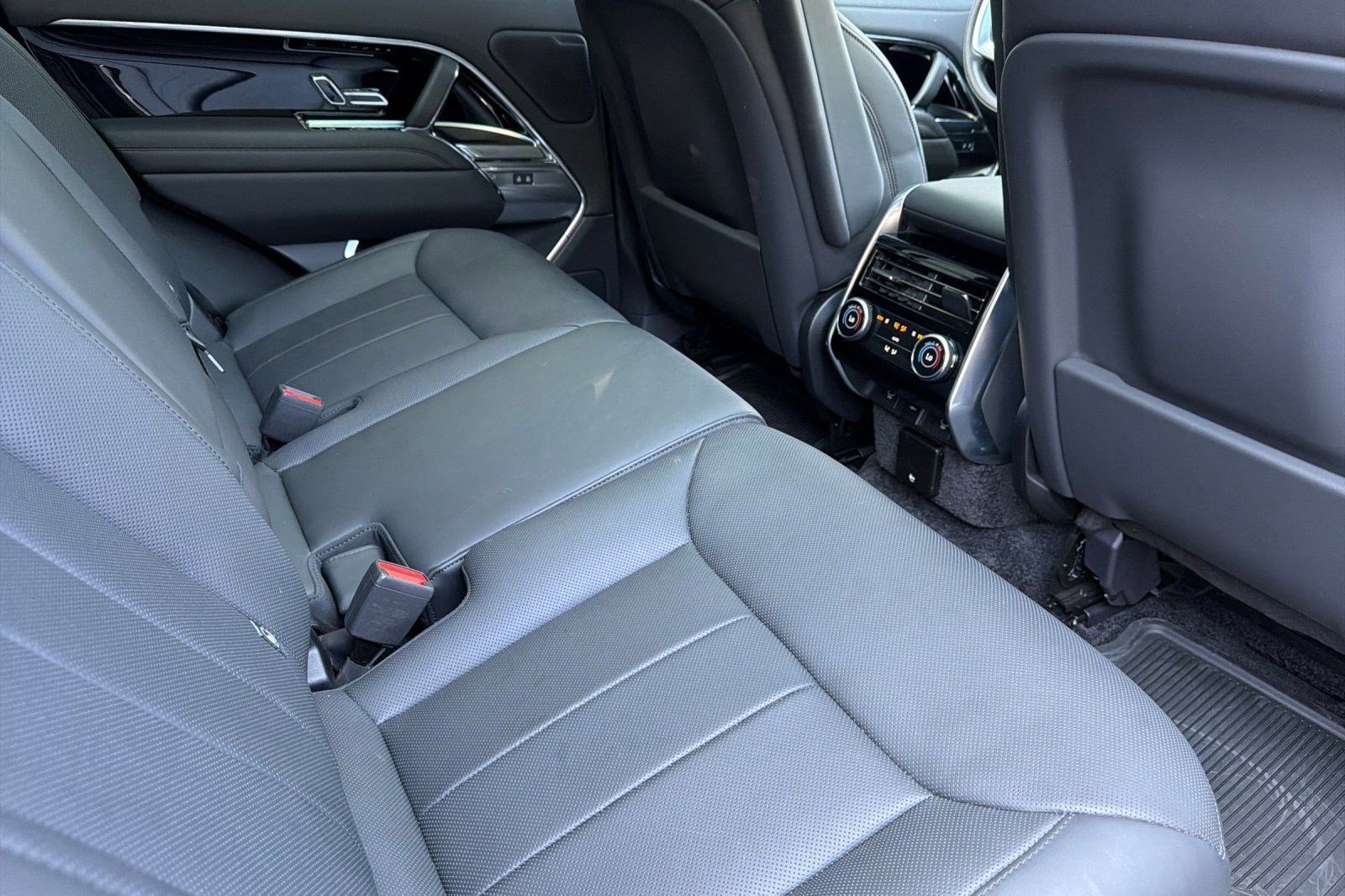 Used 2024 Land Rover Range Rover SE AWD/4WD image 27