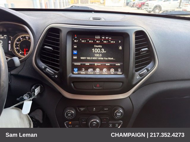 Used 2016 Jeep Cherokee Latitude w/ Cold Weather Group AWD/4WD image 14