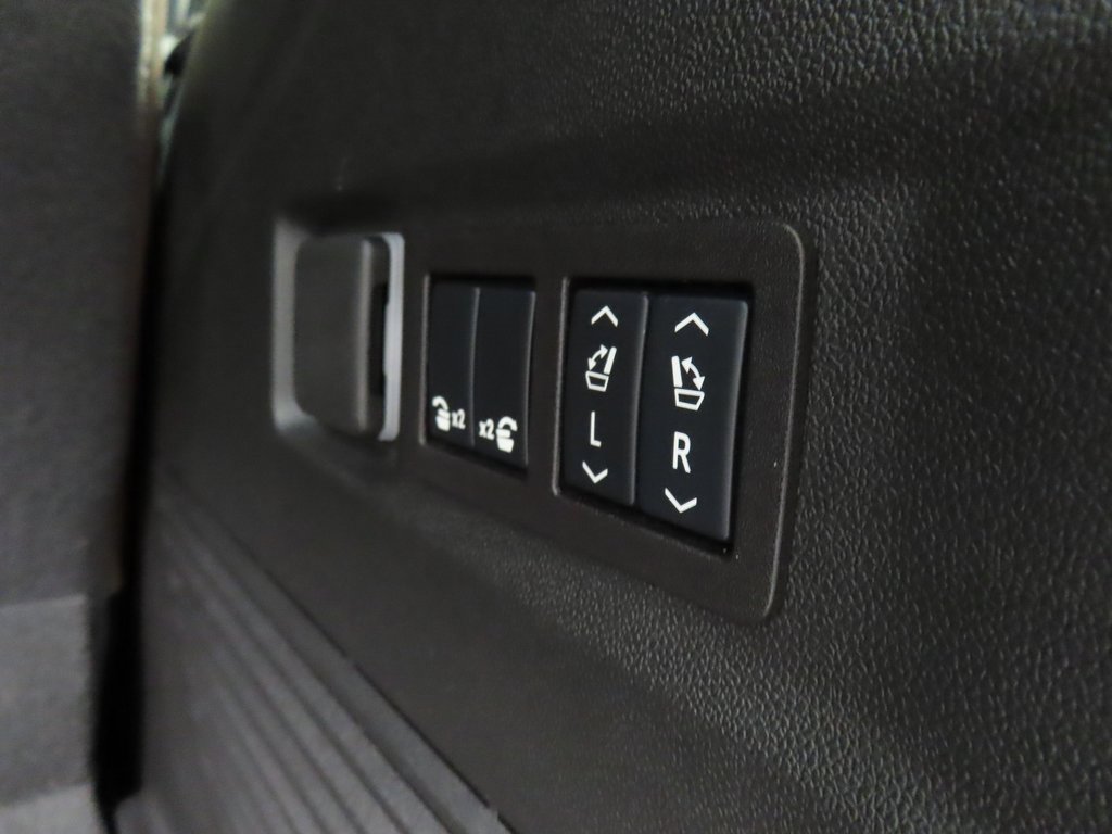 Used 2025 Chevrolet Tahoe High Country image 44