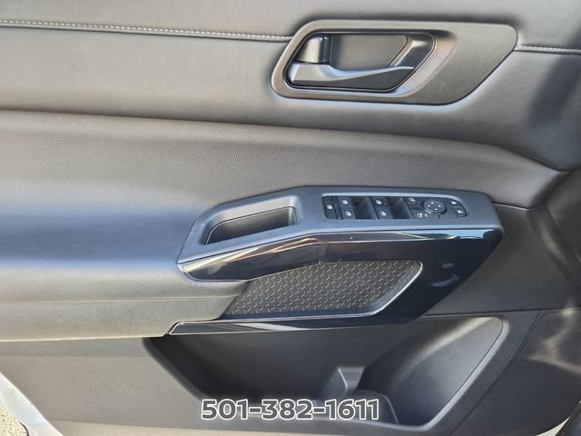 Used 2025 Nissan Pathfinder SV FWD image 33