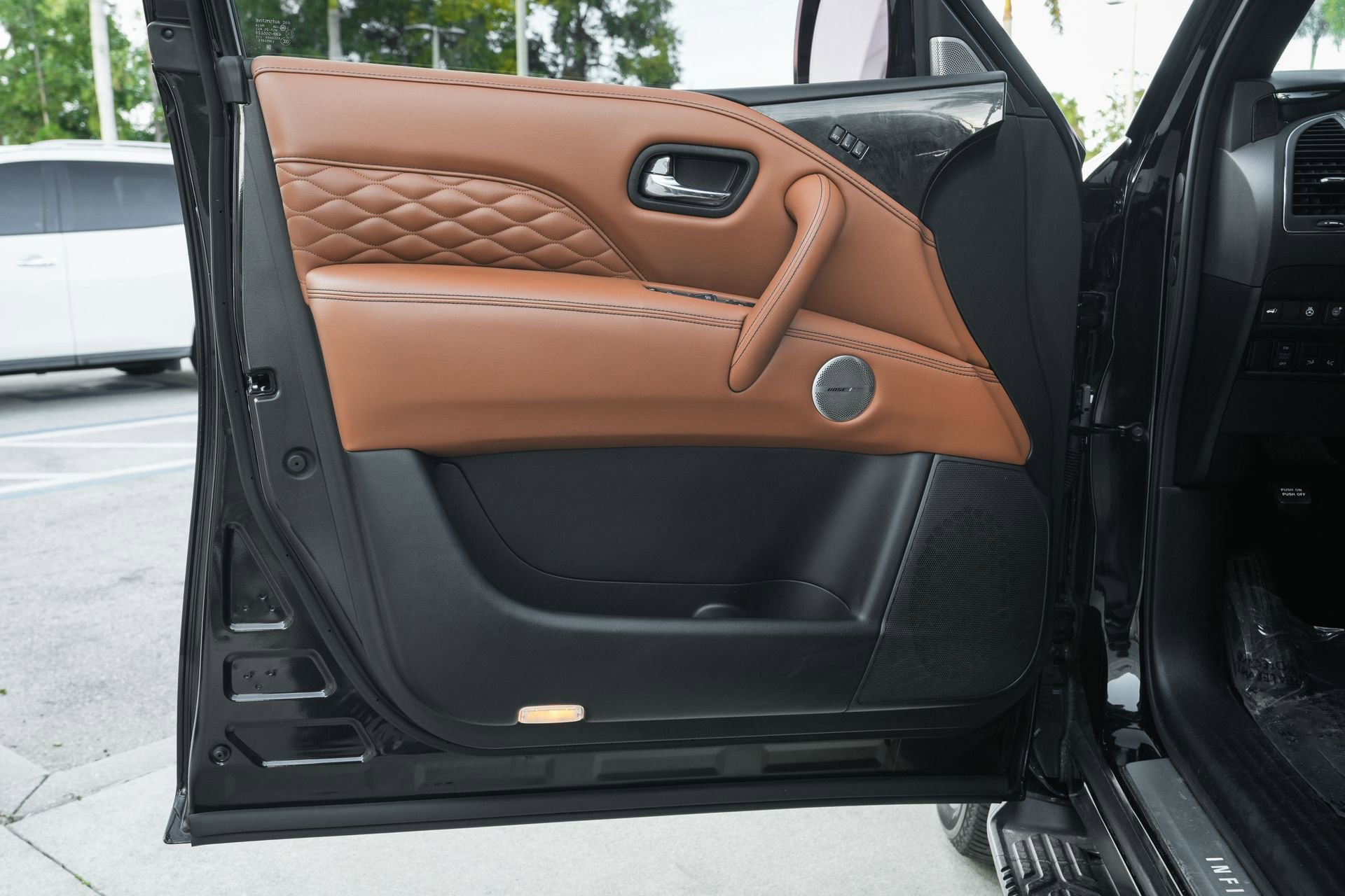 Used 2024 INFINITI QX80 Sensory image 31