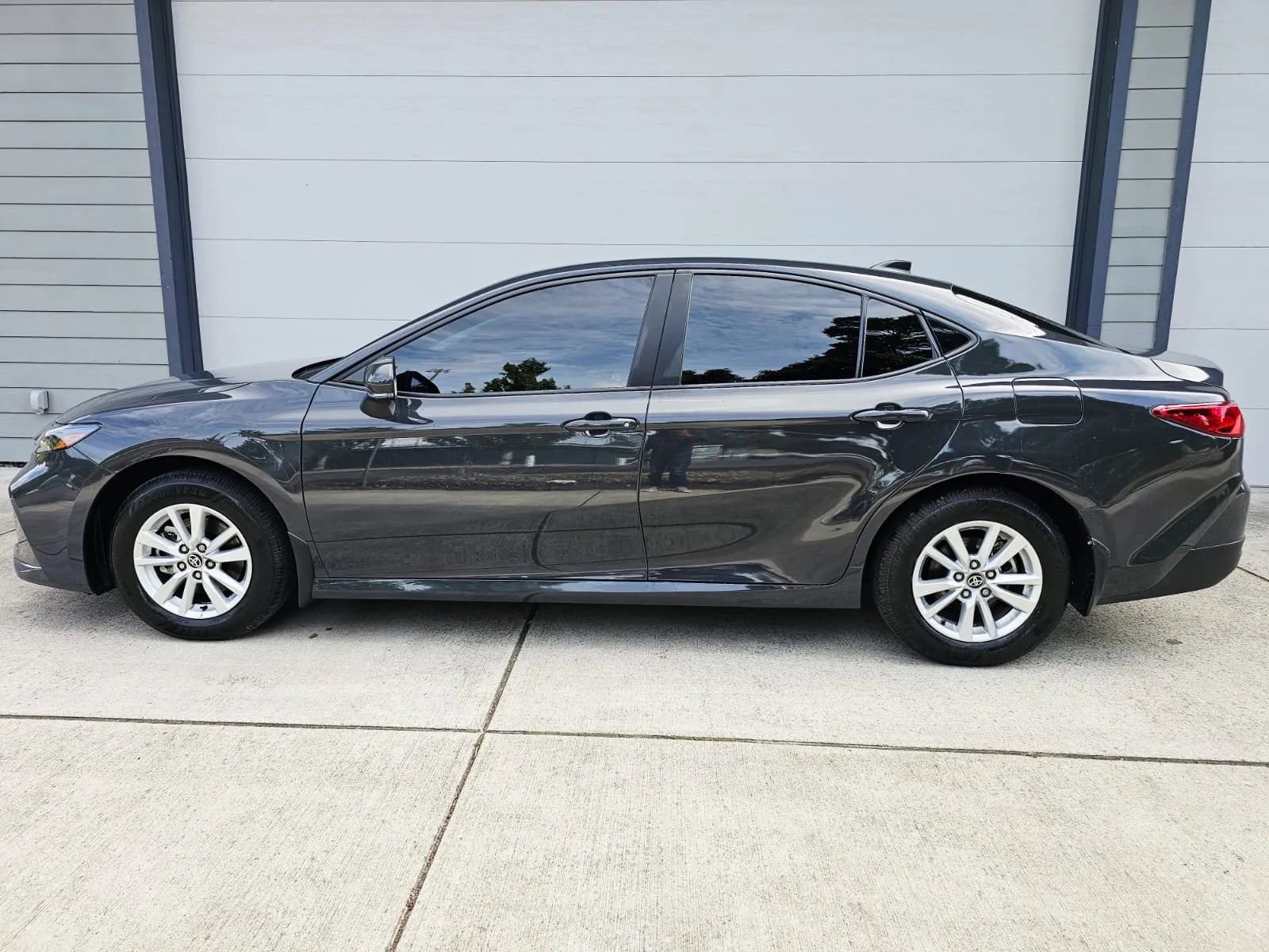 Used 2025 Toyota Camry LE image 2