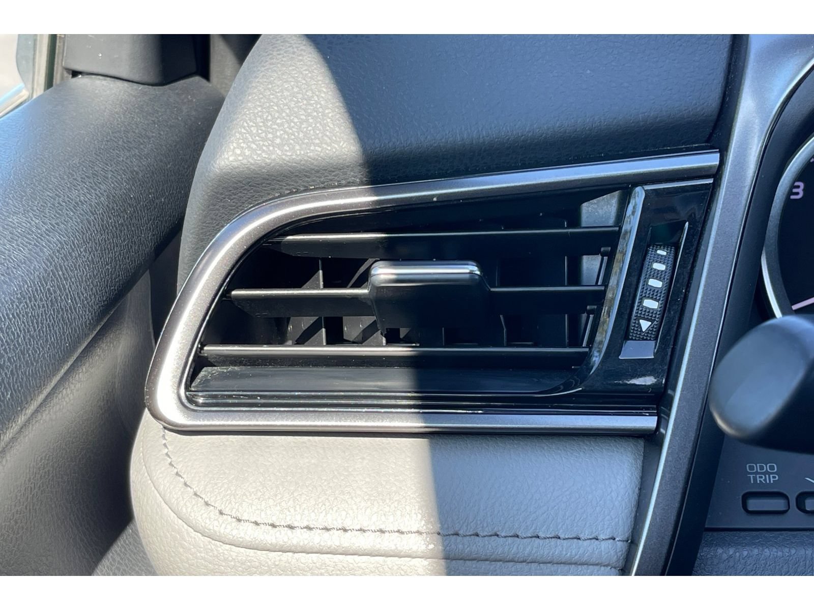 Used 2022 Toyota Camry LE w/ Convenience Package FWD image 27