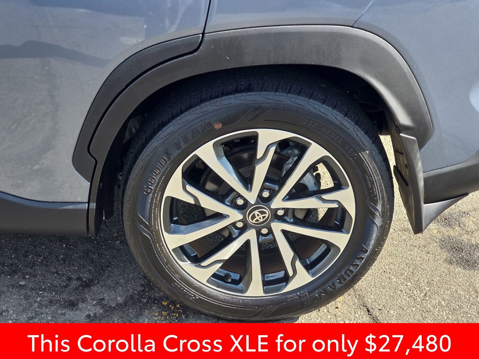 Used 2023 Toyota Corolla Cross XLE w/ Convenience Package image 41