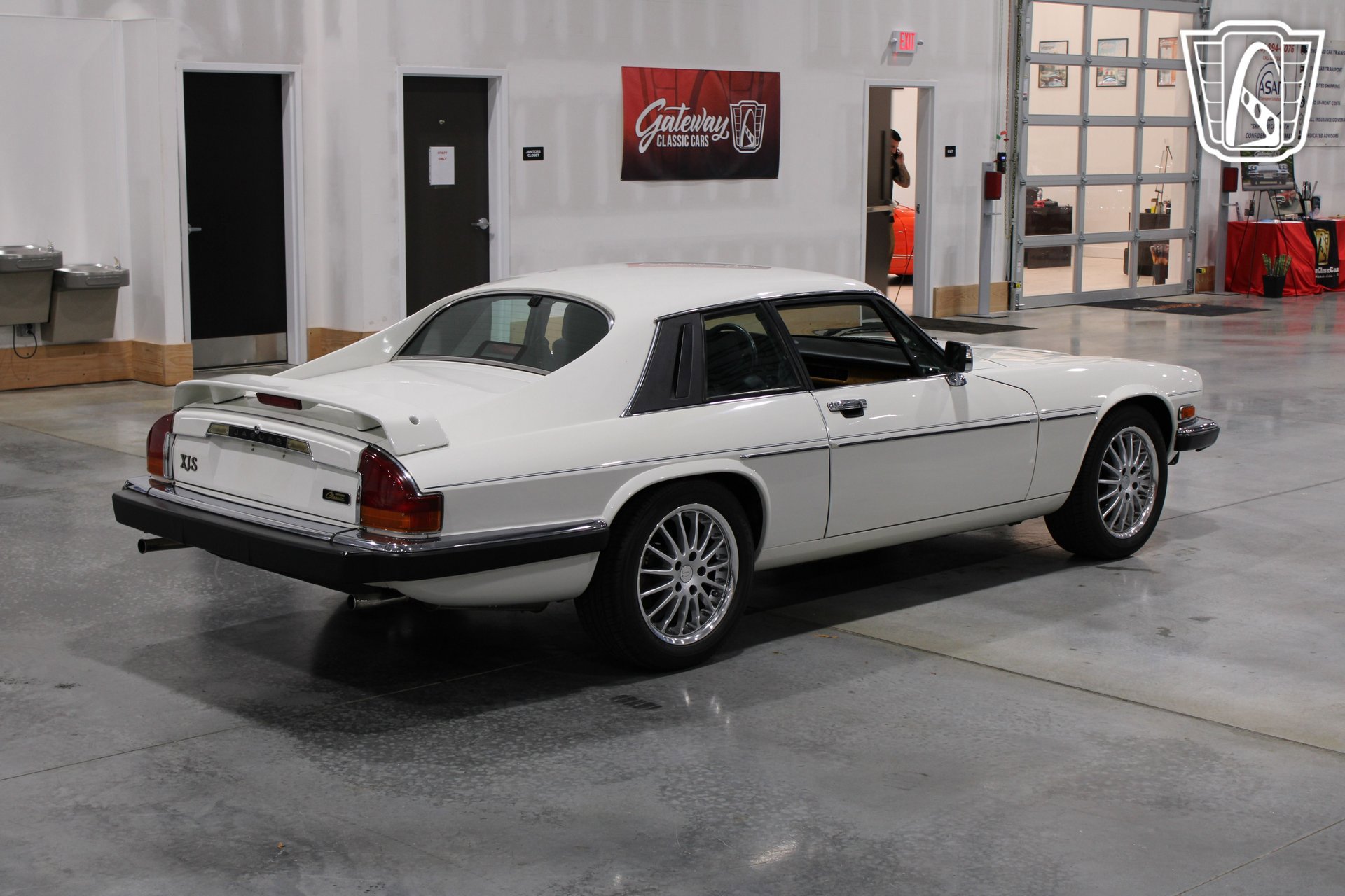 Used 1991 Jaguar XJS V12 Coupe RWD image 33