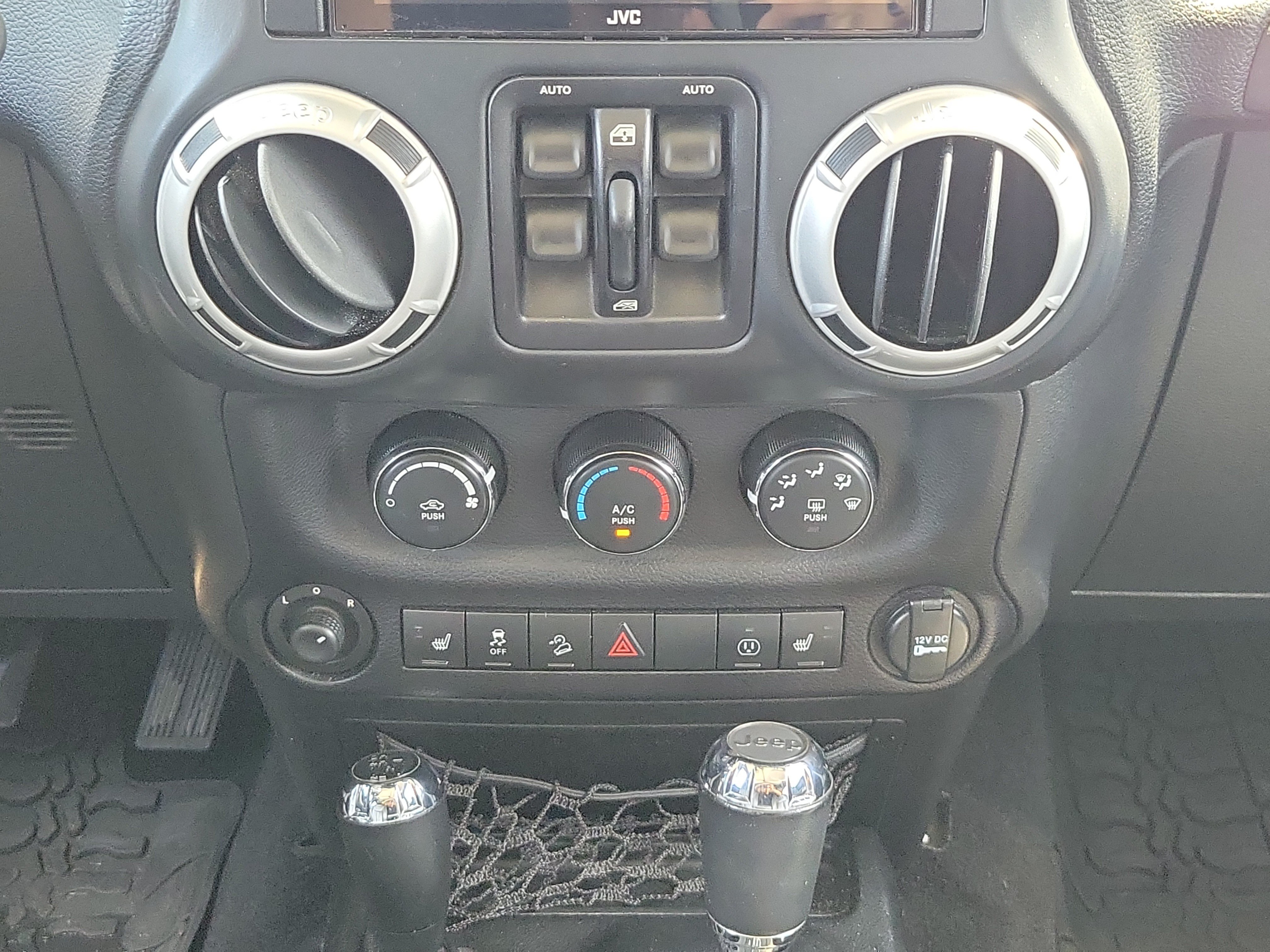Used 2014 Jeep Wrangler Unlimited Rubicon w/ Connectivity Group AWD/4WD image 14