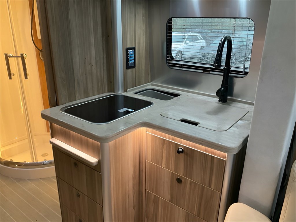 Used 2019 Mercedes-Benz Sprinter 170 image 11