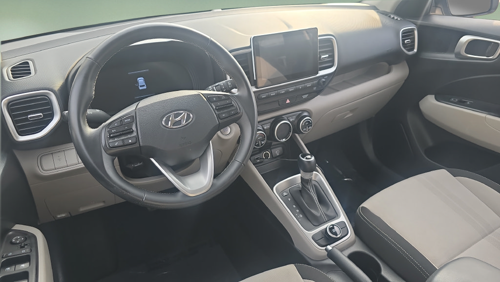Certified 2025 Hyundai Venue SEL FWD image 18