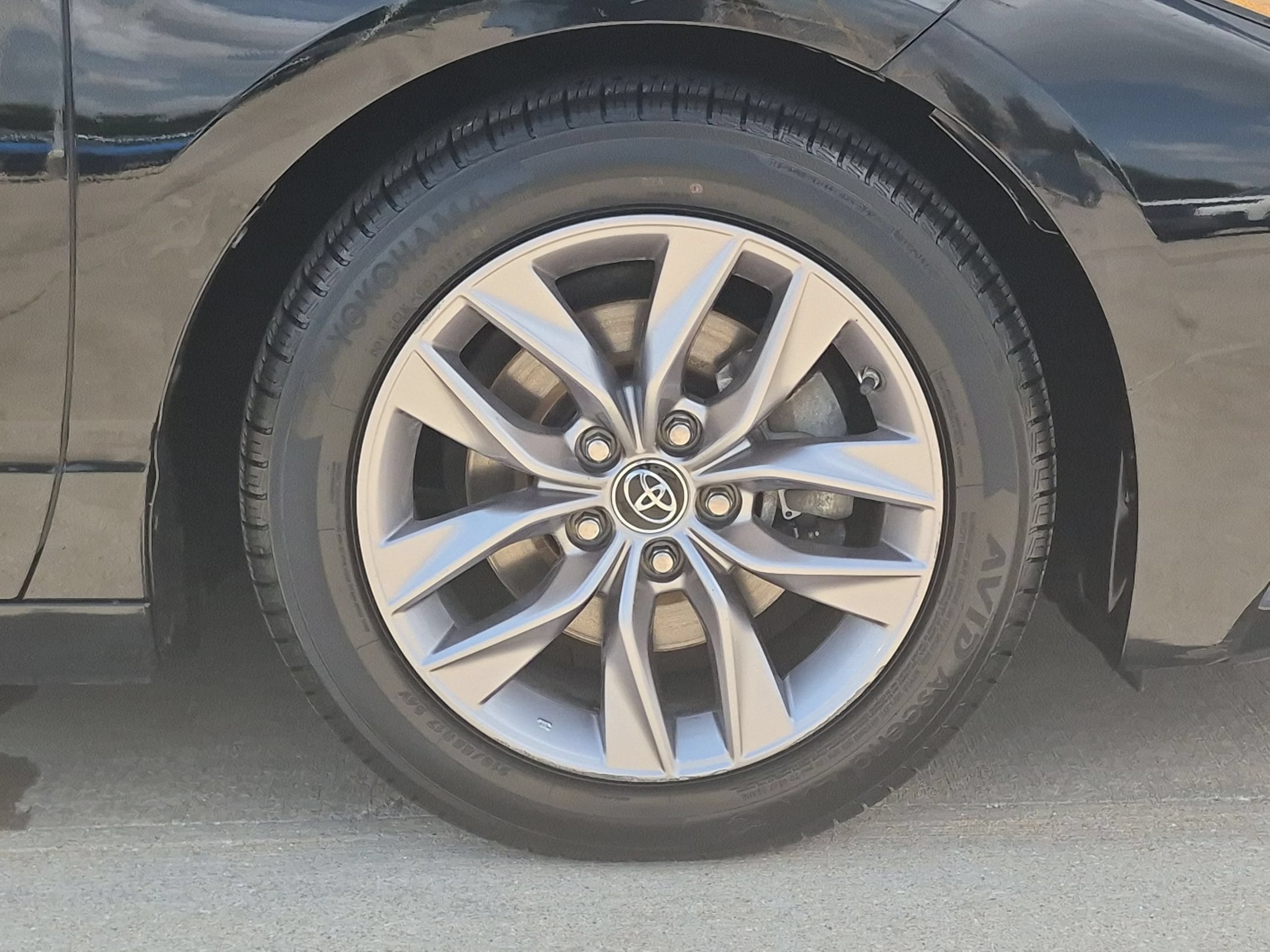 Used 2019 Toyota Avalon XLE w/ Moonroof Package FWD image 32