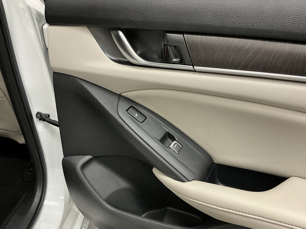Used 2019 Honda Accord Touring image 30