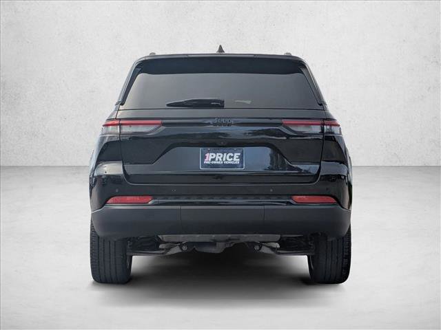 Used 2024 Jeep Grand Cherokee Altitude RWD image 6