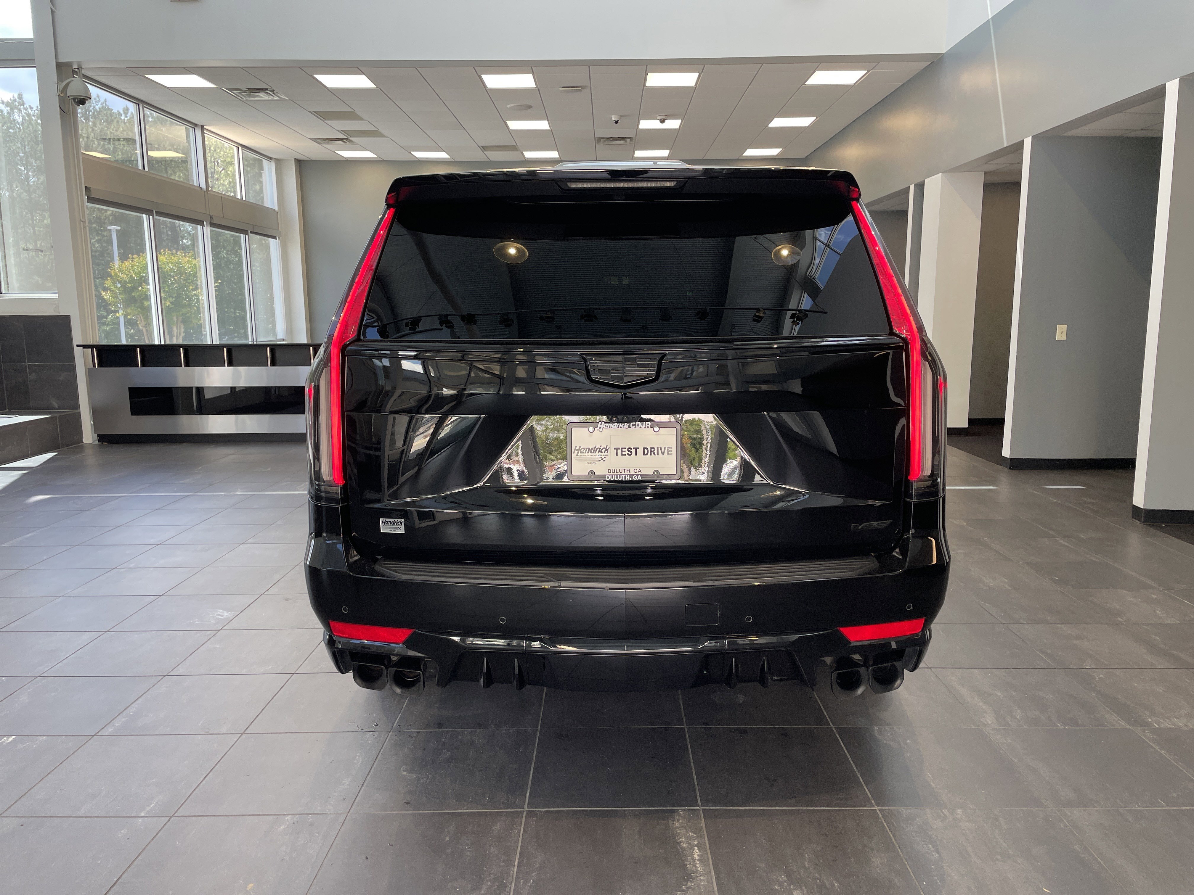 Used 2024 Cadillac Escalade ESV V w/ Heavy-Duty Trailer Package AWD/4WD image 10