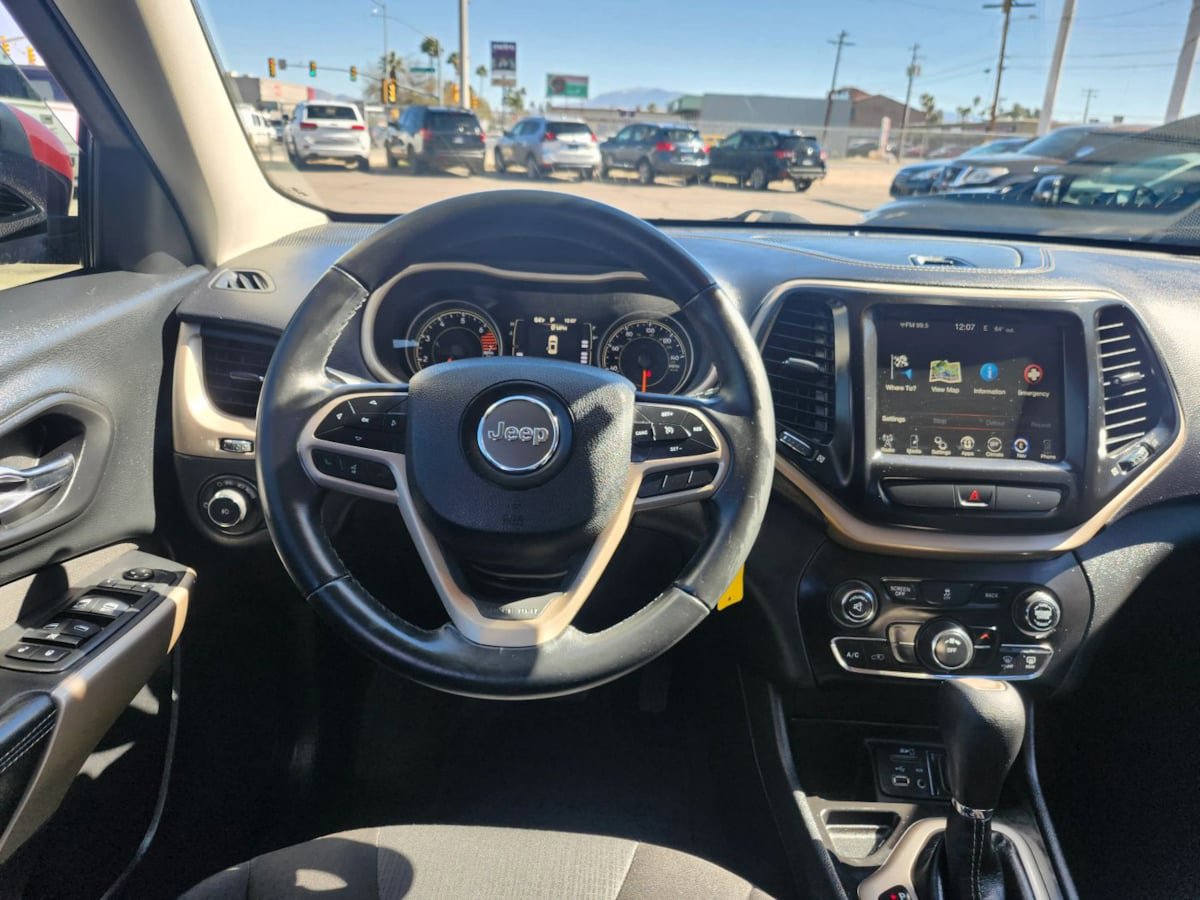 Used 2017 Jeep Cherokee Latitude image 22