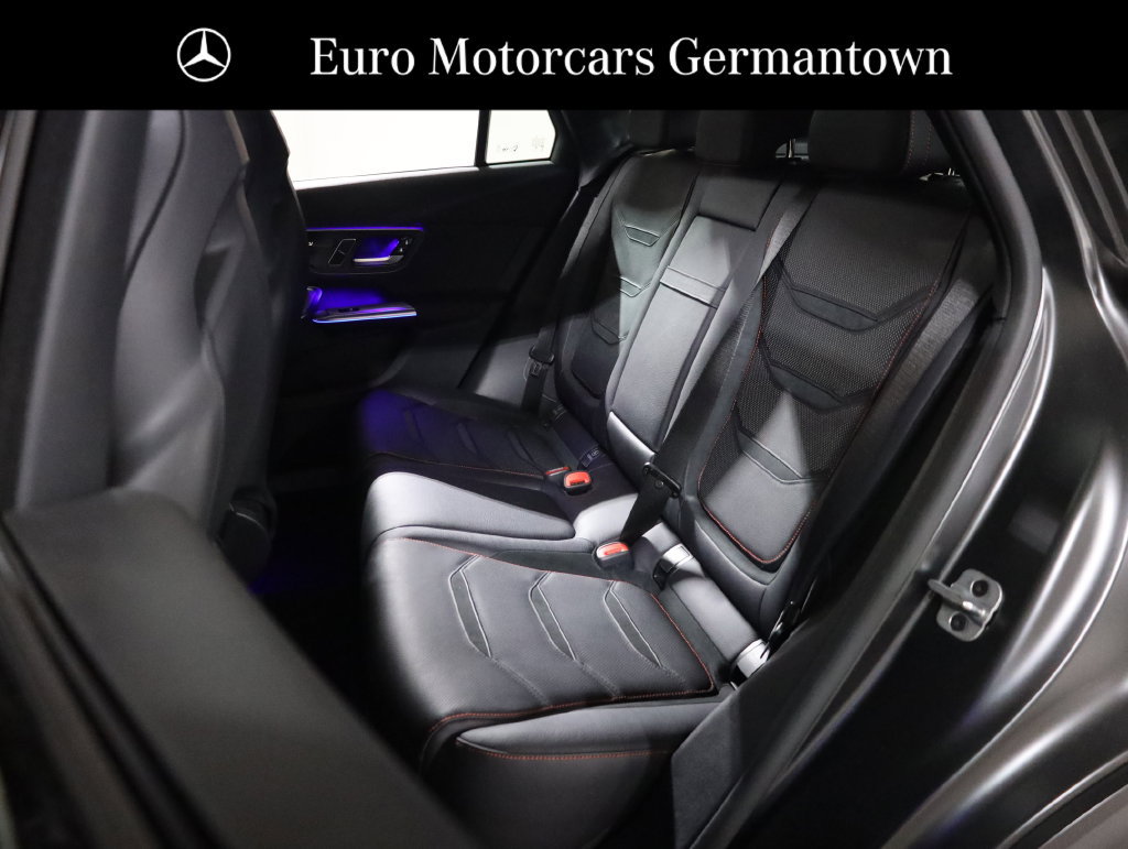 Used 2025 Mercedes-Benz GLC 43 AMG 4MATIC image 33