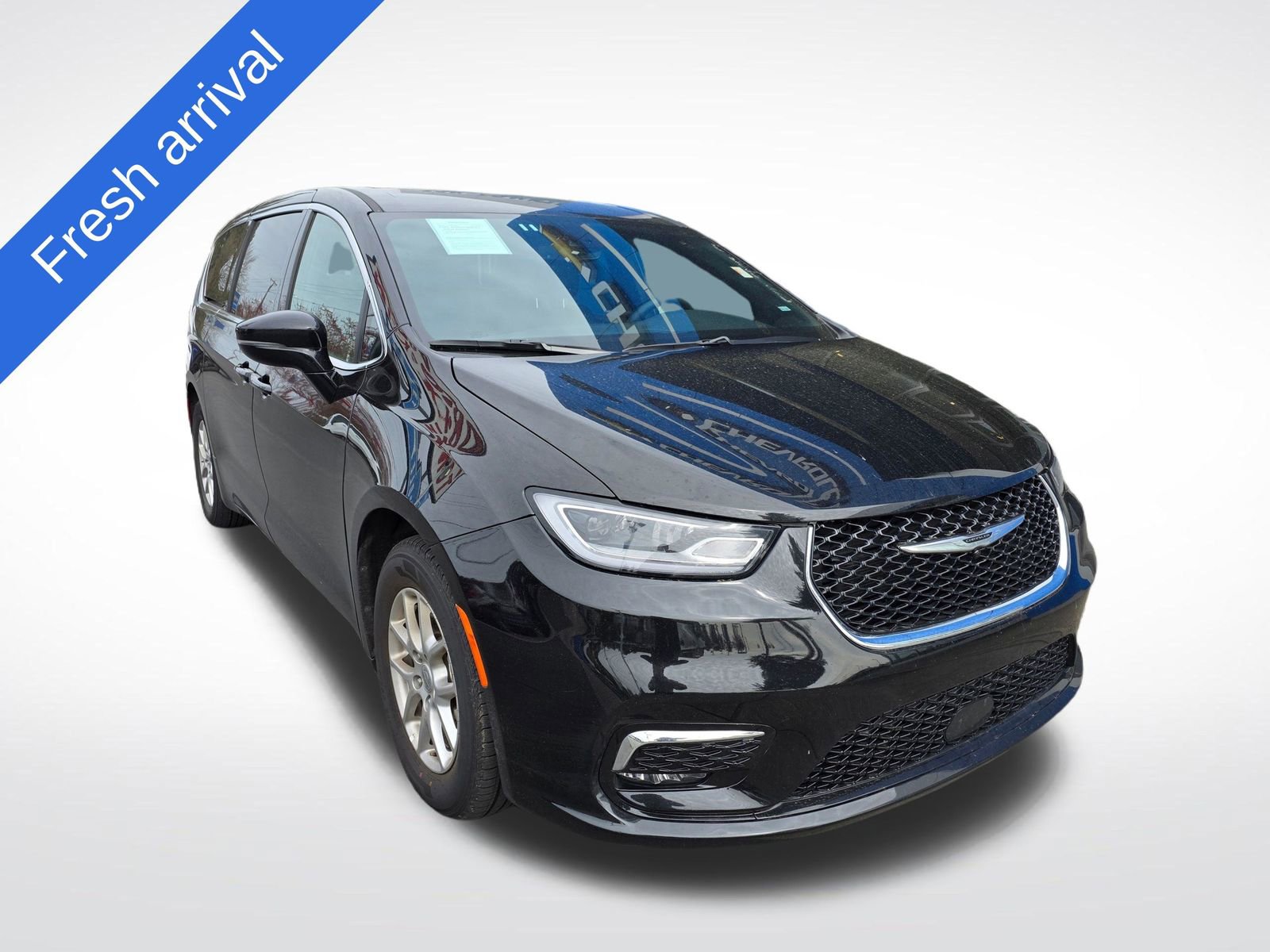 Used 2025 Chrysler Pacifica Select