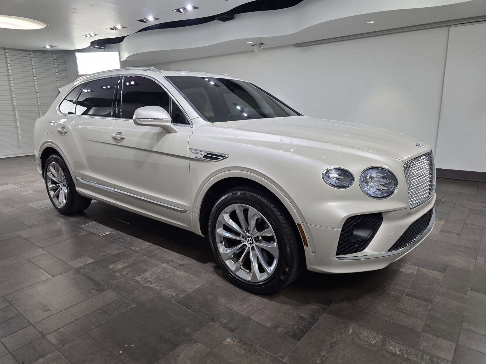 Used 2023 Bentley Bentayga image 31