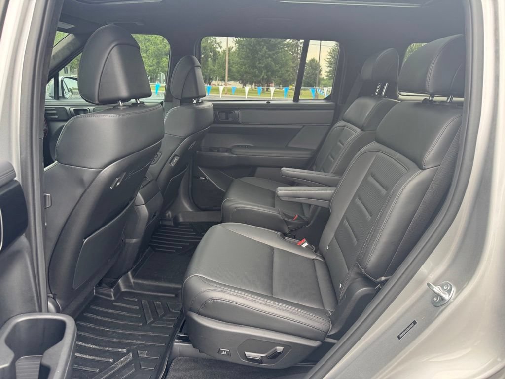 Used 2025 Hyundai Santa Fe Calligraphy AWD/4WD image 19