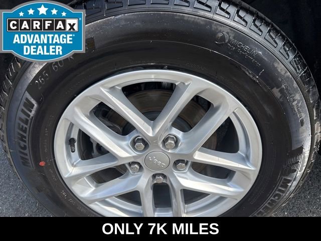 Used 2025 Jeep Grand Cherokee Laredo X AWD/4WD image 9