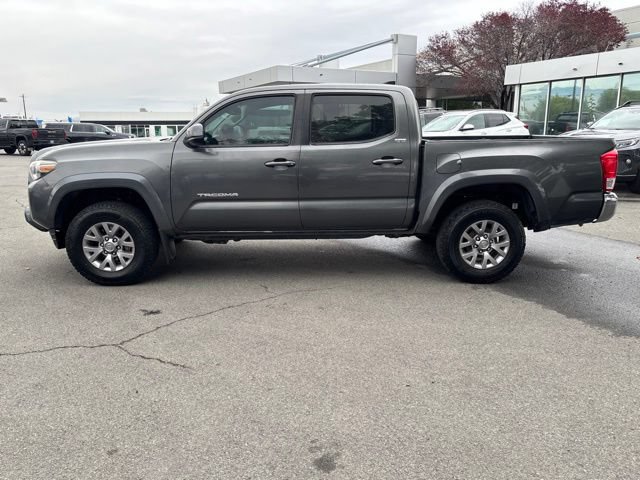 Used 2017 Toyota Tacoma TRD Off-Road AWD/4WD image 3