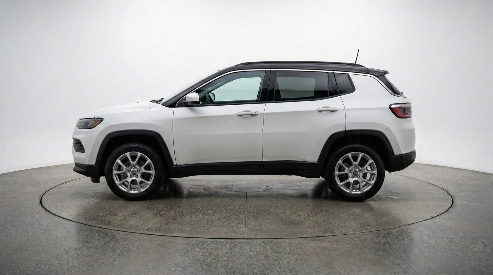 Used 2025 Jeep Compass Limited AWD/4WD image 5