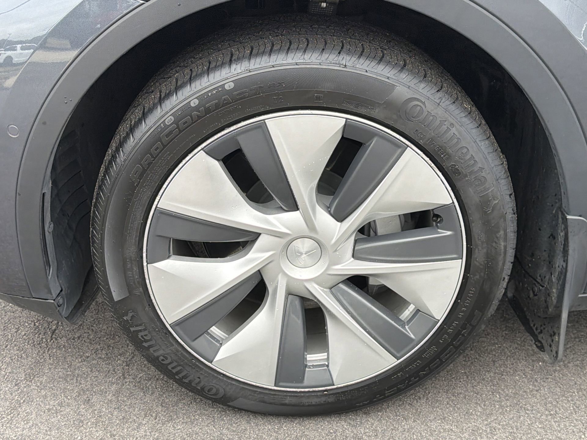 Used 2022 Tesla Model Y Long Range image 34