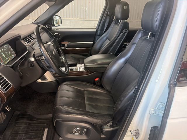 Used 2016 Land Rover Range Rover HSE image 18