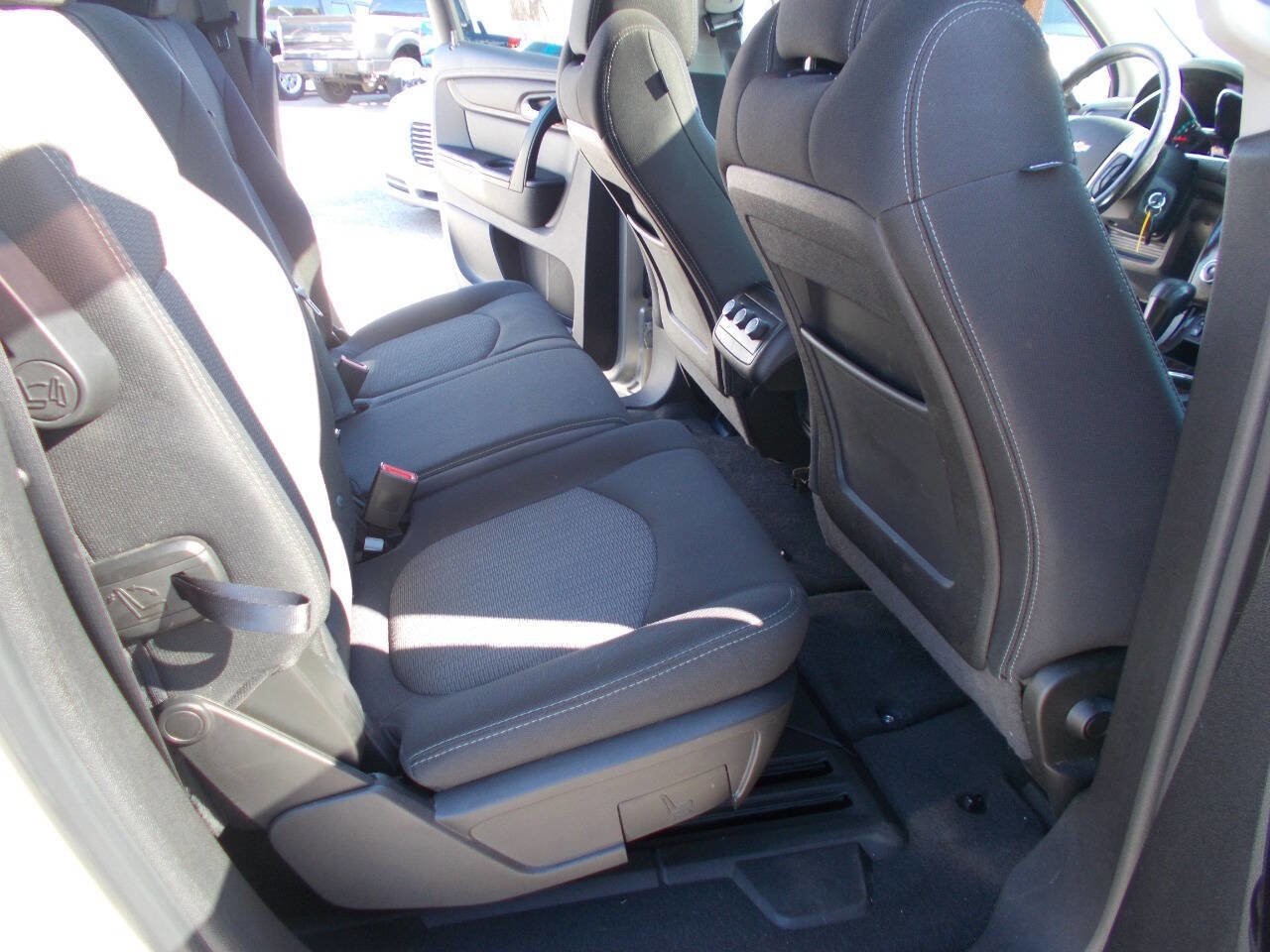 Used 2015 Chevrolet Traverse LT w/ Style and Technology Package image 9