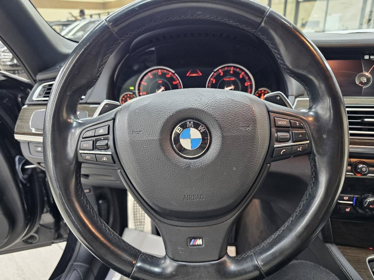 Used 2015 BMW 750i w/ M Sport Edition RWD image 31
