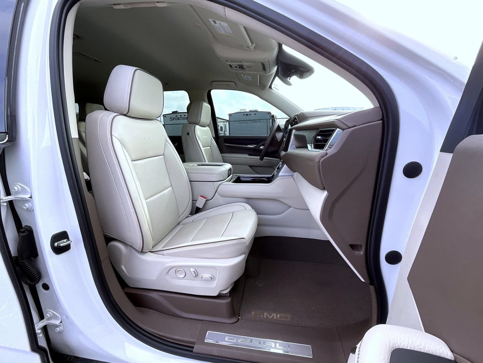 Certified 2023 GMC Yukon XL Denali AWD/4WD image 15