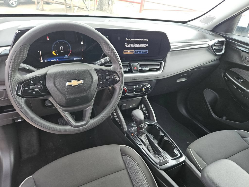 Used 2025 Chevrolet TrailBlazer LT AWD/4WD image 16