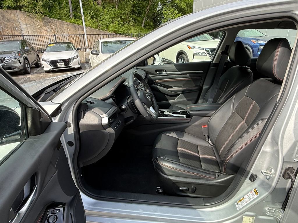 Used 2023 Nissan Altima 2.5 SR FWD image 16