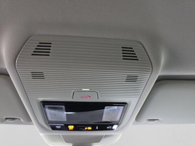 Certified 2025 Volkswagen Tiguan SE AWD/4WD image 22