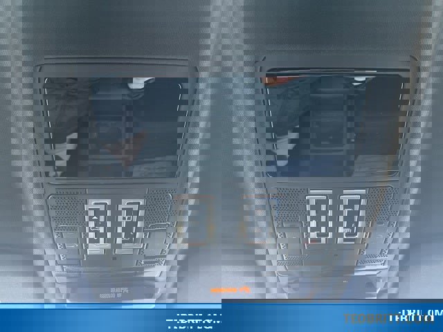 Used 2024 Land Rover Defender 90 V8 image 34