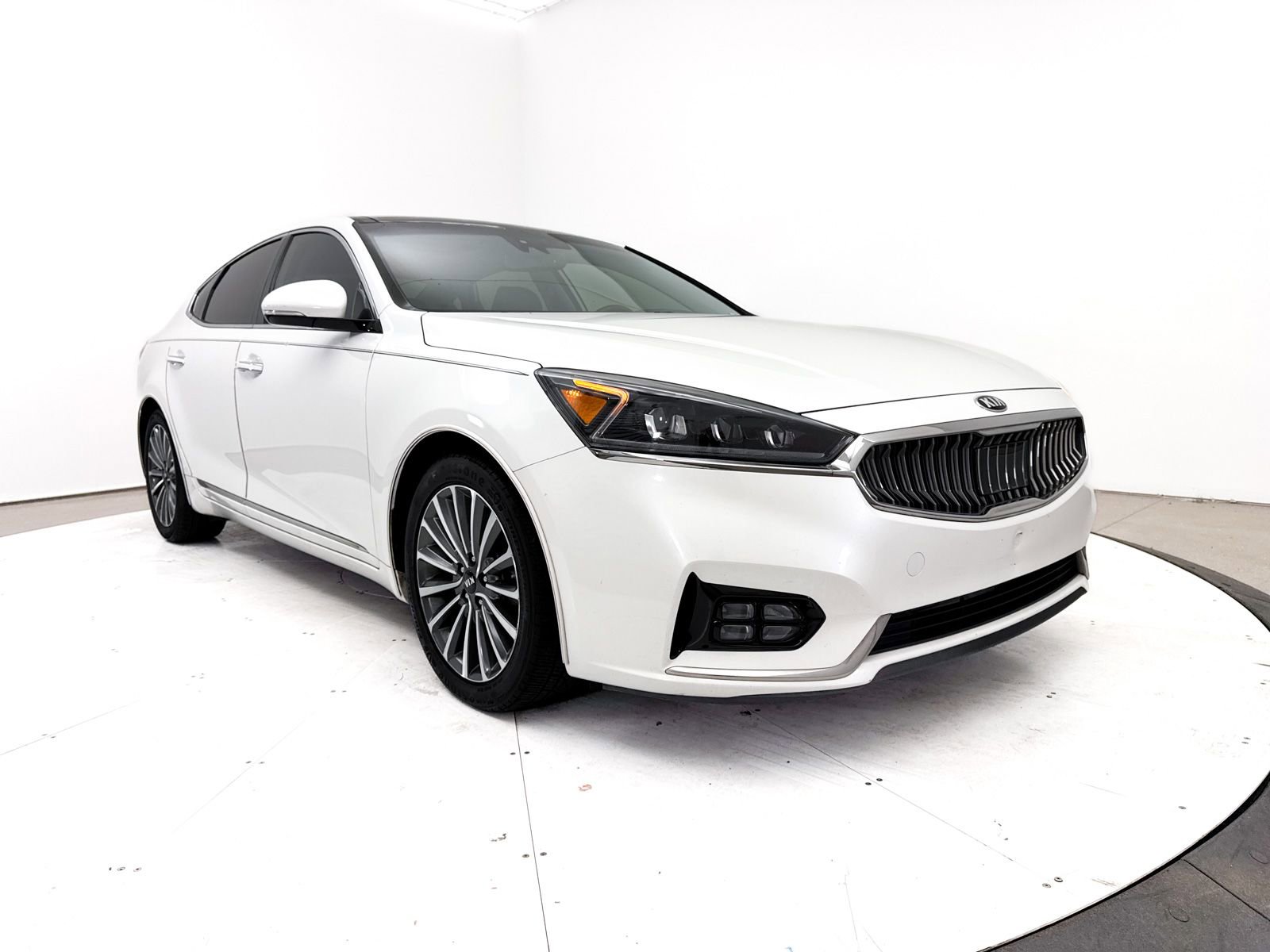 Used 2017 Kia Cadenza Technology FWD image 13