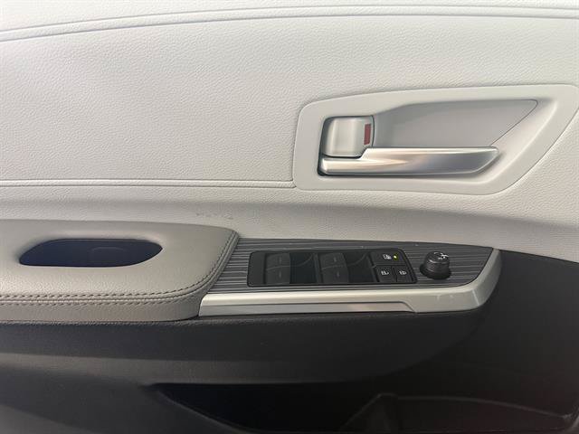 Certified 2026 Toyota Sienna XLE AWD/4WD image 19