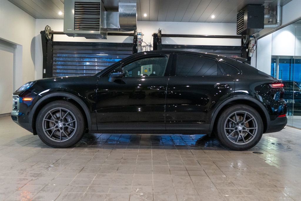 Certified 2025 Porsche Cayenne Coupe image 2