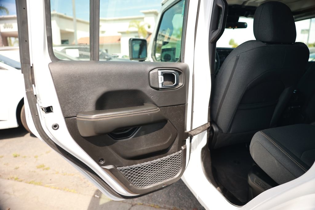 Used 2025 Jeep Wrangler Unlimited Sahara w/ Safety Group image 36