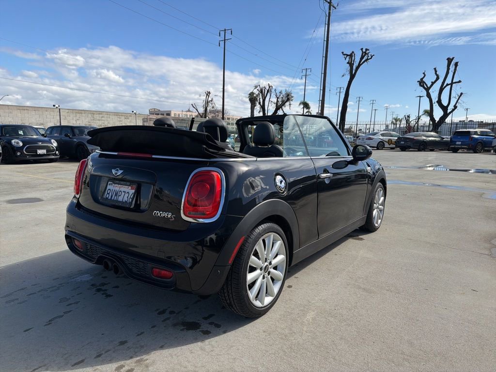 Used 2018 MINI Cooper S w/ Premium Package image 15
